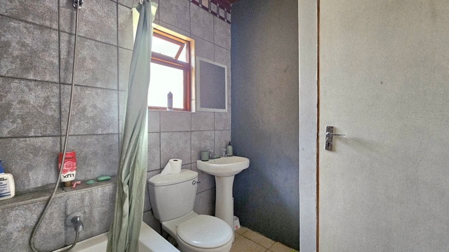 1 Bedroom Property for Sale in Brandwag Free State